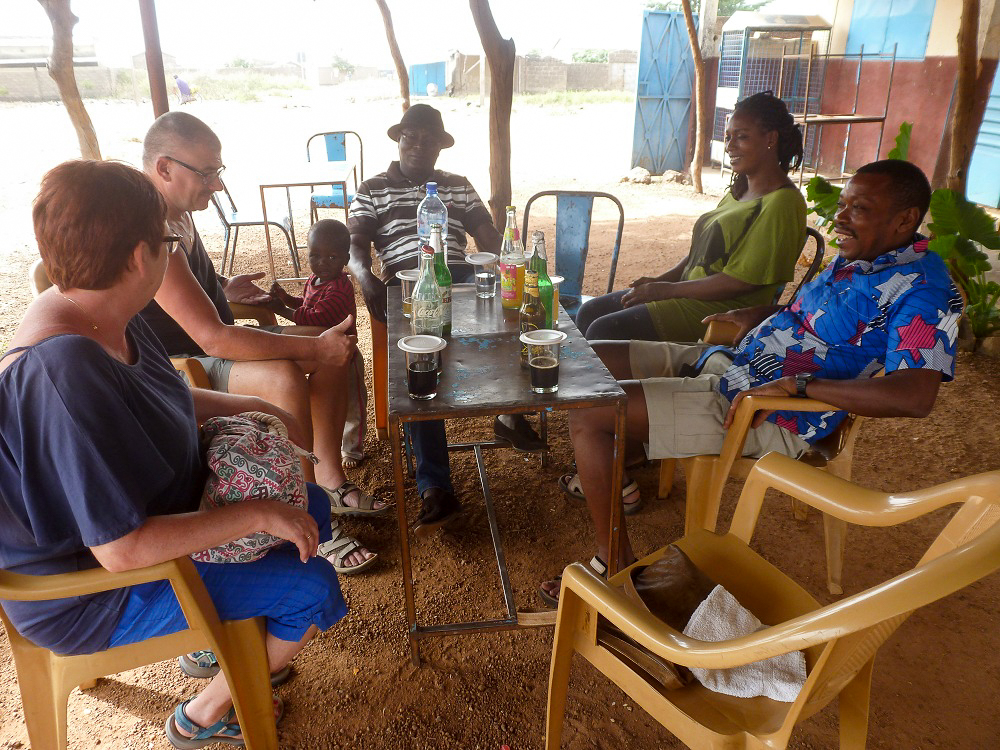 Een pintje drinken in Burkina Faso.